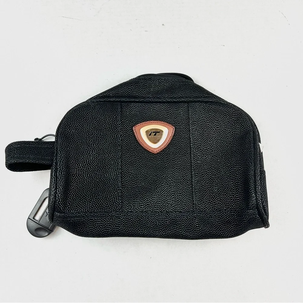 International Travelers Unisex Black Cosmetics or Toiletry Bag